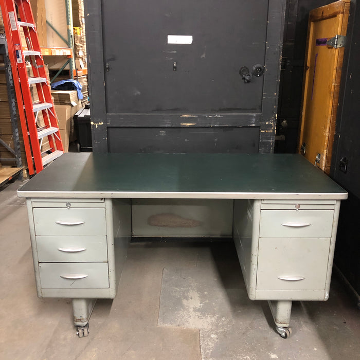 Tanker Metal Desk