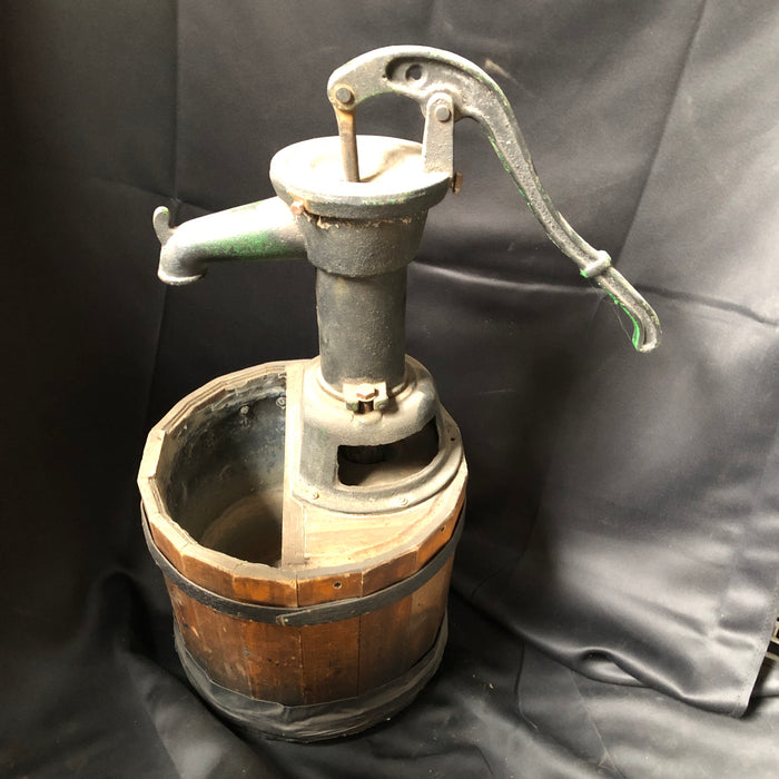 Hand Pump with Bucket