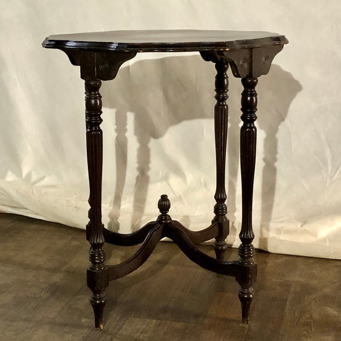 Wooden Pedestal Table - large scalloped Flower Top
