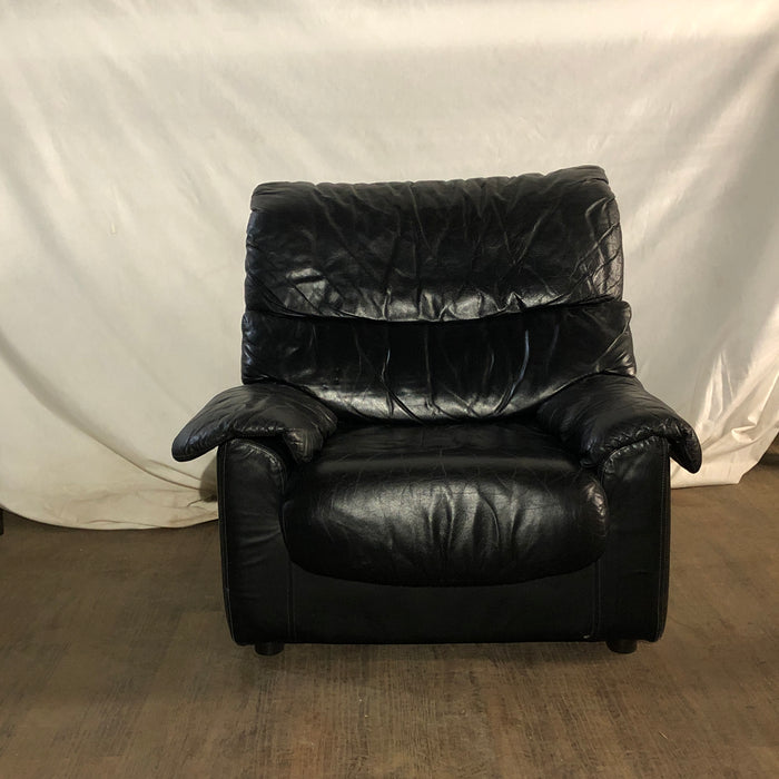 Black Leather Lounge Chair