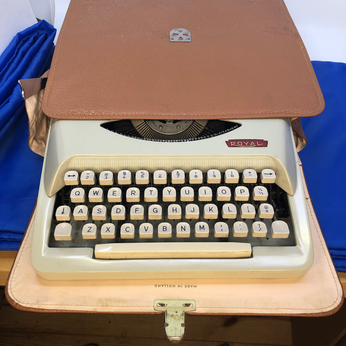 Royal typewriter with case 1