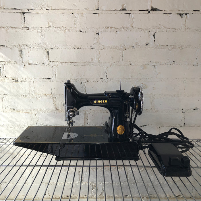 Singer Portable Sewing Machine 3 with foot pedal