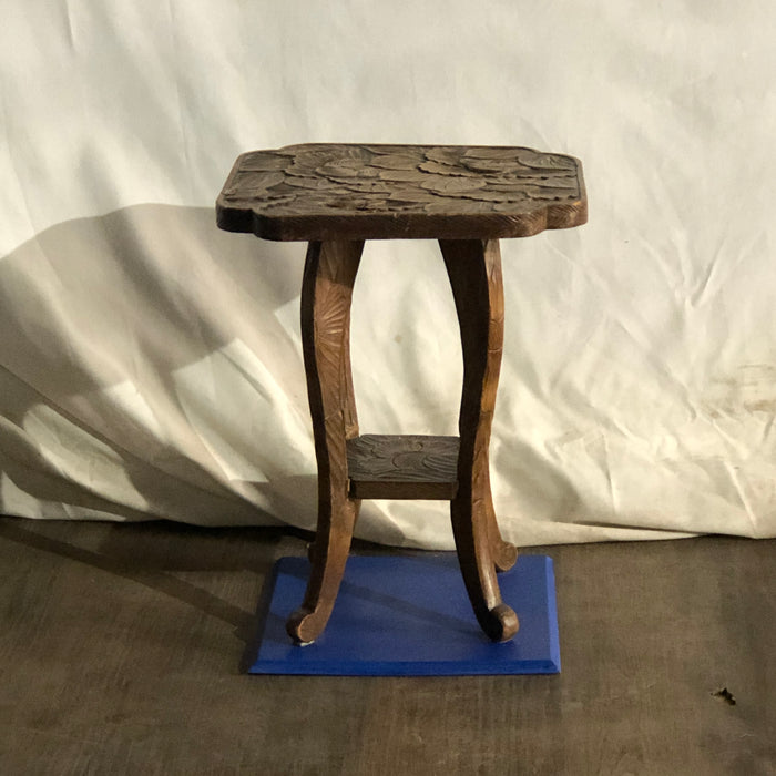 Small side table with leaf/flower design
